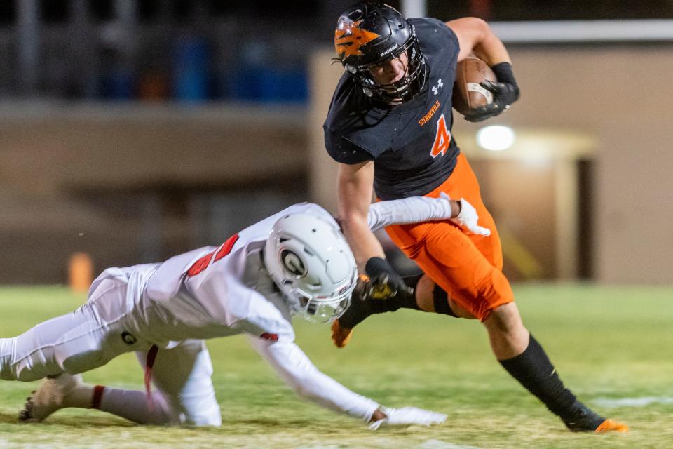 Apple Valley's Dustin Reynolds runs the ball against Glendora during the second round of the CIF-Southern Section Division 3 playoffs on Nov. 13, 2021.