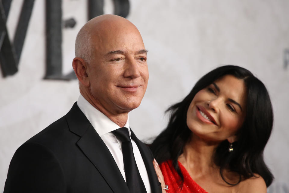 Jeff Bezos y Lauren Sánchez asisten a 