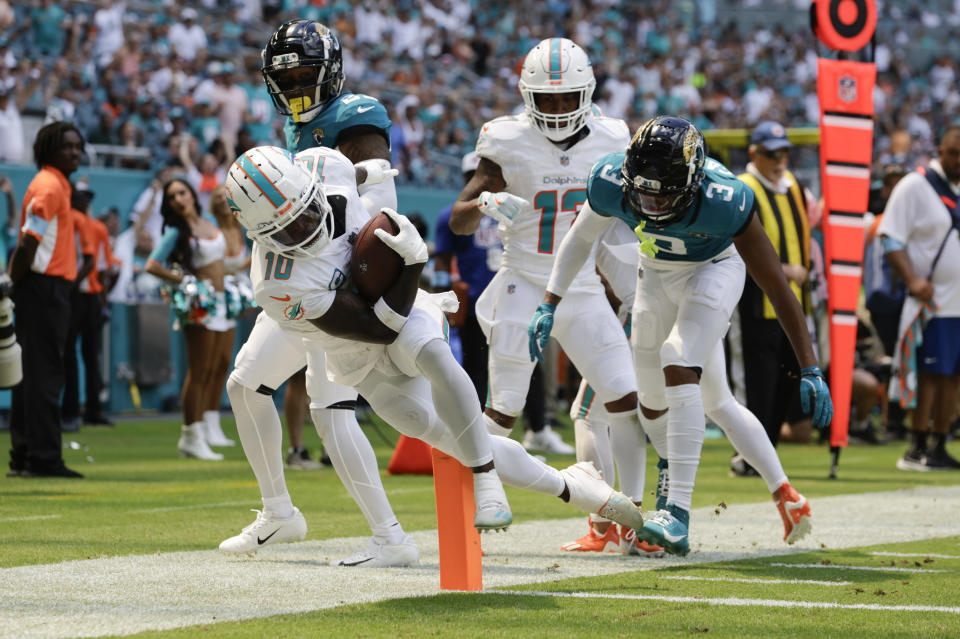 MIAMI GARDENS, FL – SEPTEMBER 8: Miami Dolphins wide receiver Tyreek Hill (10) runs with the ball during the game between the Jacksonville Jaguars and the Miami Dolphins on September 8, 2024 at Hard Rock Stadium in Miami Gardens, Florida. (Photo by David Rosenblum/Icon Sportswire via Getty Images)