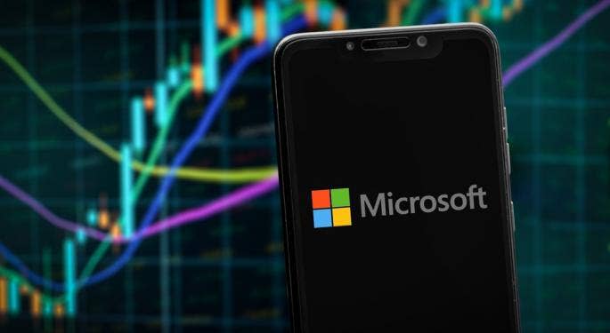 Analista eleva perspectivas de Microsoft y destaca liderazgo en IA y nube