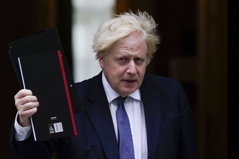Boris Johnson echó a al menos tres ministros, y reacomodó a otros dos