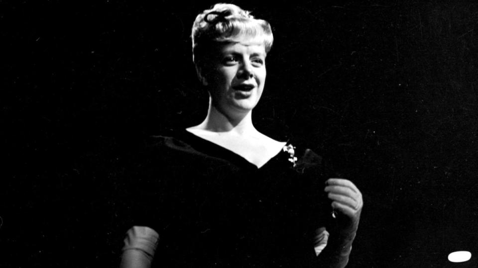 <span><span>Rosemary Clooney performing, 1960</span></span>