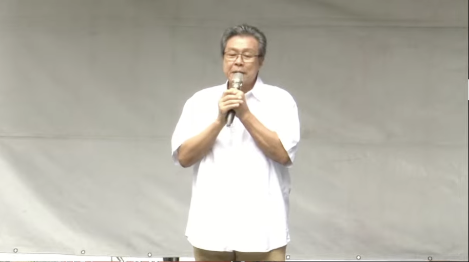 資深藝人楊烈上台宣講。   圖：翻攝經濟民主連合YouTube直播