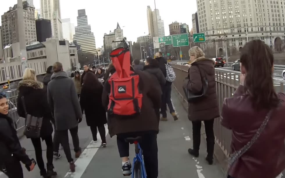 This cyclist singing “you’re in the bike lane” to the “Star Wars” theme is a hero