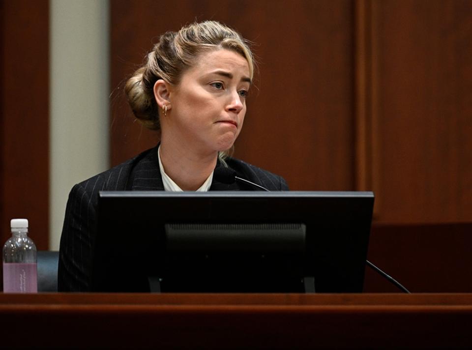 Amber Heard, court, stand