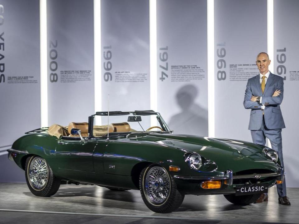 New Jaguar F-TYPE發表會現場，也同步展示被譽為世界上最美跑車E-TYPE。