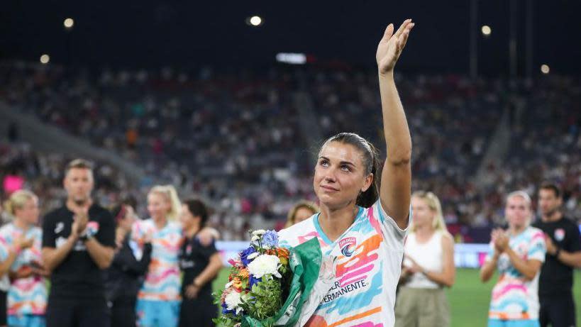 Alex Morgan waves the to the crowd 