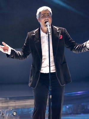 Taylor Hicks performs on April 25
FOX's American Idol