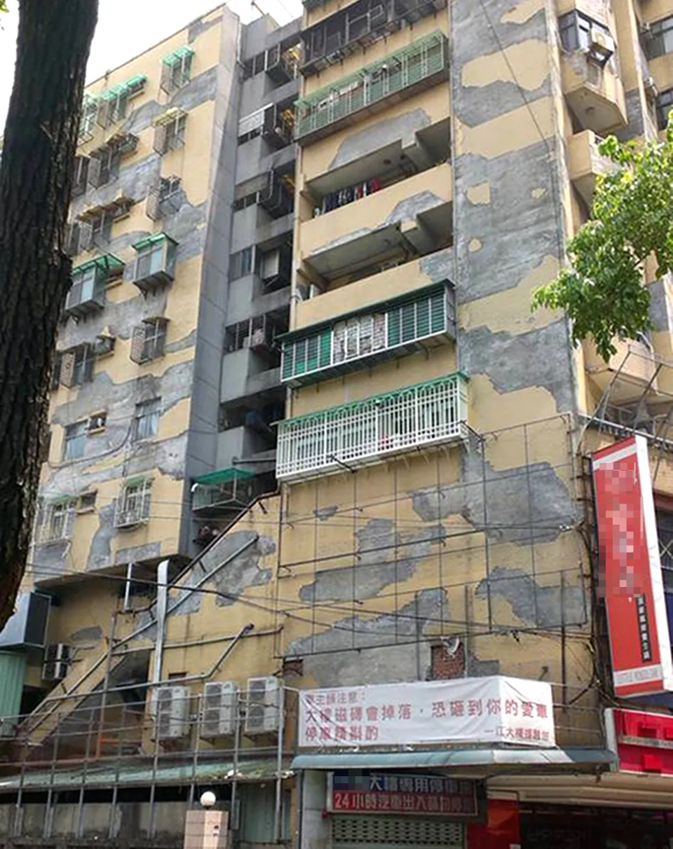 <strong>知名結構技師戴雲發指出，台灣幾乎每3間建物就有1間是老屋，提高磁磚掉落意外機率。（圖／戴雲發提供）</strong>
