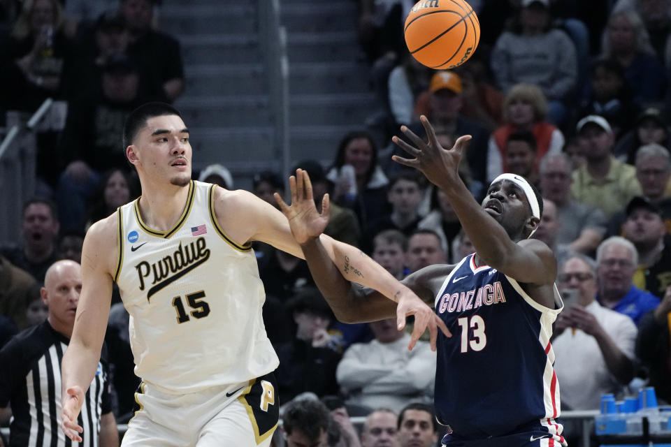 Purdue center Zach Edey (15) and Gonzaga forward Graham Ike (13) reach for the rebound during the first half of a Sweet 16 college basketball game in the NCAA Tournament, Friday, March 29, 2024, in Detroit. (AP Photo/Paul Sancya)