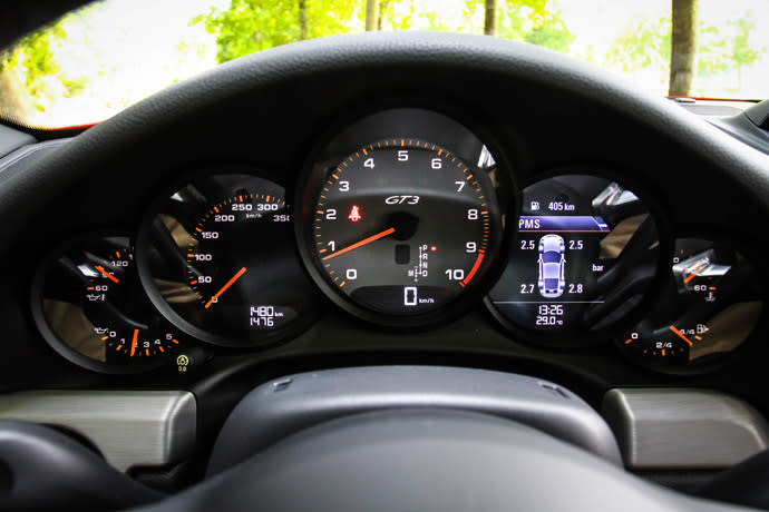 經典的五環式儀表設計，中央區塊為引擎轉速表強調其性能化表徵，左側為時速表以及里程電腦。 版權所有/汽車視界