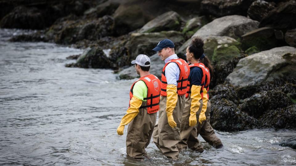 the prince of wales visits billion oyster project in new york city