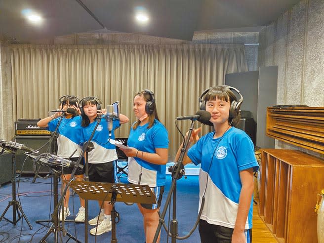 台東長濱國小學生創作並錄製百年以來第1首校歌〈長濱新希望〉。（蔡旻妤攝）