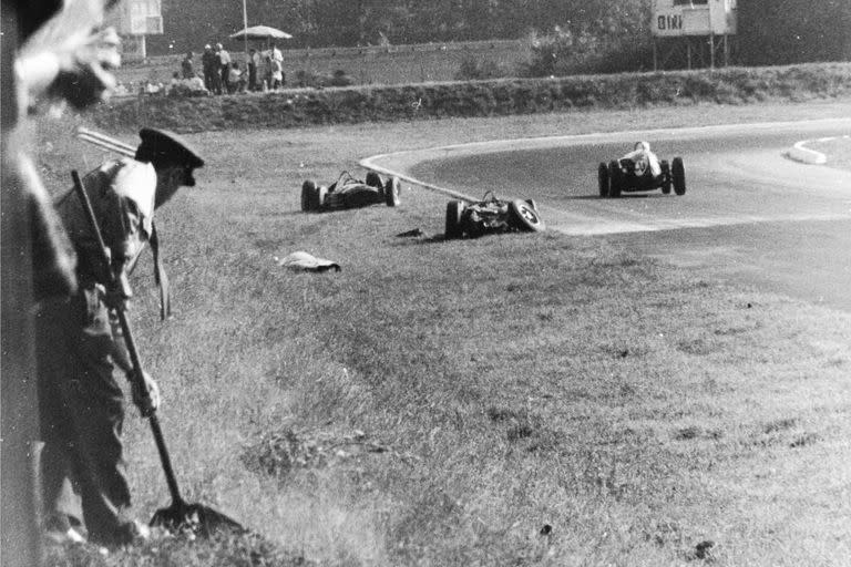 El choque en Monza, antes de la curva