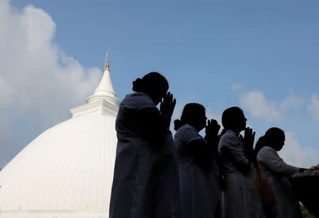 Buddhist devotees worship at the Kelaniya Buddhist temple during Vesak Day, commemorating the birth, enlightenment and death of Buddha, in Colombo, Sri Lanka May 18, 2019. REUTERS/Dinuka Liyanawatte