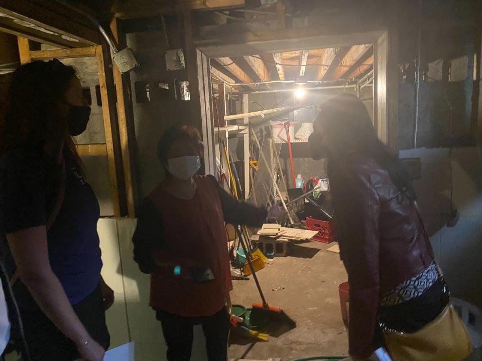 吳玉蘭的地下室與一層被雨水損毀，若要完全修繕需支付6萬元左右。(記者牟蘭／攝影)