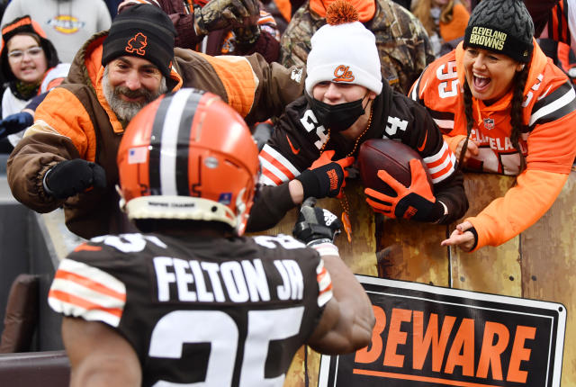 Cleveland Browns rookie Perrion Winfrey in trouble again