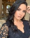 <p>L’été dernier, Demi Lovato fait la Une des tabloïds après une overdose. Partie en cure de désintoxication, la chanteuse de “Sober” ne pensait certainement pas devoir faire face aux critiques sur son physique à sa sortie à la mi-novembre 2018. Certains internautes préfèrent en effet critiquer sa prise de poids liée à sa guérison que la féliciter et l’encourager. “On dirait qu’elle a repris du poids”, “Elle a beaucoup grossi”, “Elle est devenue énorme”, “Est-ce qu’elle a mangé toute la clinique ?”… Des commentaires auxquels les fans de Demi Lovato n’ont pas tardé à réagir, prenant la défense de leur star. (Crédit Instagram @ddlovato) </p>