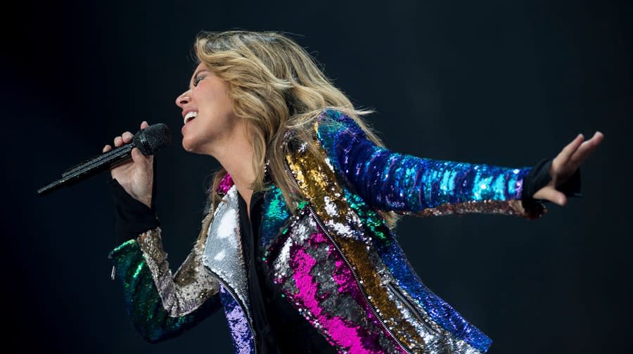 Shania Twain’s return from a 15-year hiatus went straight to No. 1 on the Billboard 200, while Tom Petty’s <em>Greatest Hits</em> surged to No. 2.