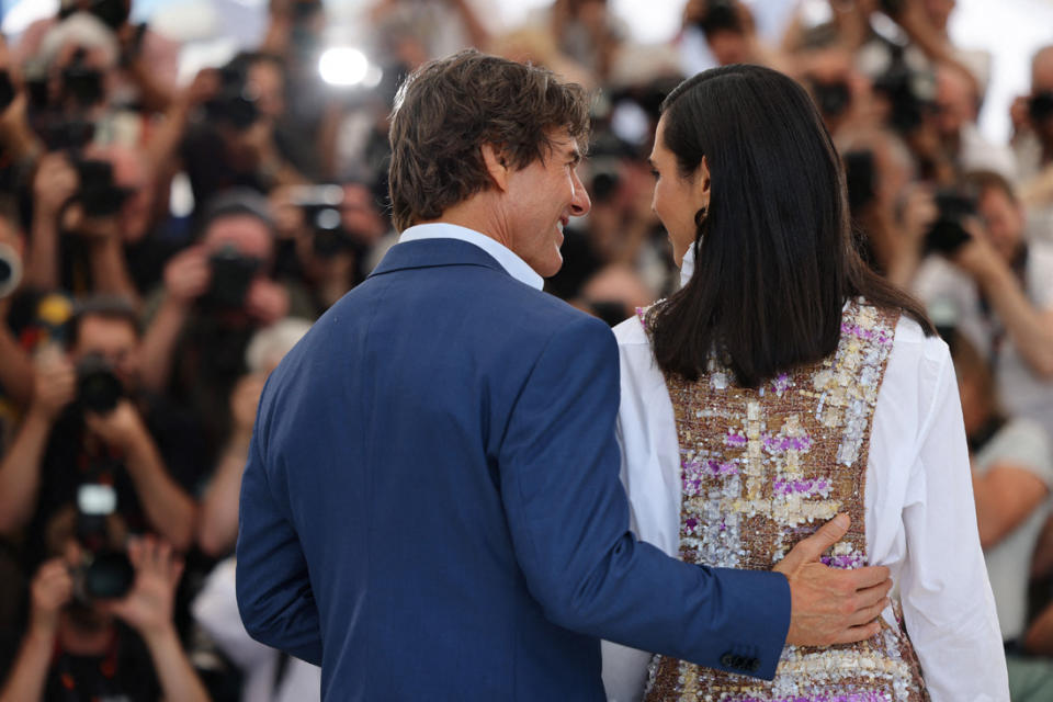 <a href="https://www.elle.fr/Cannes/News/Cannes-2022-l-arrivee-remarquee-de-Tom-Cruise-sur-la-Croisette#xtor=AL-541" rel="nofollow noopener" target="_blank" data-ylk="slk:Voir la suite des photos sur ELLE.fr;elm:context_link;itc:0;sec:content-canvas" class="link ">Voir la suite des photos sur ELLE.fr</a><br><h3> A lire aussi </h3><ul><li><a href="https://www.elle.fr/Cannes/News/Cannes-2022-Berenice-Bejo-et-Romain-Duris-complices-pour-le-photocall-de-Coupez#xtor=AL-541" rel="nofollow noopener" target="_blank" data-ylk="slk:Cannes 2022 : Bérénice Bejo et Romain Duris complices pour le photocall de « Coupez ! »;elm:context_link;itc:0;sec:content-canvas" class="link ">Cannes 2022 : Bérénice Bejo et Romain Duris complices pour le photocall de « Coupez ! »</a></li><li><a href="https://www.elle.fr/Cannes/News/Les-meilleurs-films-du-Festival-de-Cannes-a-voir-sur-Netflix#xtor=AL-541" rel="nofollow noopener" target="_blank" data-ylk="slk:Les meilleurs films du Festival de Cannes à voir sur Netflix;elm:context_link;itc:0;sec:content-canvas" class="link ">Les meilleurs films du Festival de Cannes à voir sur Netflix</a></li><li><a href="https://www.elle.fr/Cannes/News/Cannes-2022-Virginie-Efira-Vincent-Lindon-Agathe-Rousselle-reunis-au-diner-de-la-ceremonie-d-ouverture#xtor=AL-541" rel="nofollow noopener" target="_blank" data-ylk="slk:Cannes 2022 : Virginie Efira, Vincent Lindon, Agathe Rousselle réunis au dîner de la cérémonie d’ouverture;elm:context_link;itc:0;sec:content-canvas" class="link "> Cannes 2022 : Virginie Efira, Vincent Lindon, Agathe Rousselle réunis au dîner de la cérémonie d’ouverture</a></li><li><a href="https://www.elle.fr/People/La-vie-des-people/News/Elisabeth-II-en-pleine-forme-avec-Tom-Cruise-pour-son-jubile-de-platine#xtor=AL-541" rel="nofollow noopener" target="_blank" data-ylk="slk:Elisabeth II en pleine forme avec Tom Cruise pour son jubilé de platine;elm:context_link;itc:0;sec:content-canvas" class="link ">Elisabeth II en pleine forme avec Tom Cruise pour son jubilé de platine</a></li><li><a href="https://www.elle.fr/Astro/Horoscope/Quotidien#xtor=AL-541" rel="nofollow noopener" target="_blank" data-ylk="slk:Consultez votre horoscope sur ELLE;elm:context_link;itc:0;sec:content-canvas" class="link ">Consultez votre horoscope sur ELLE</a></li></ul>