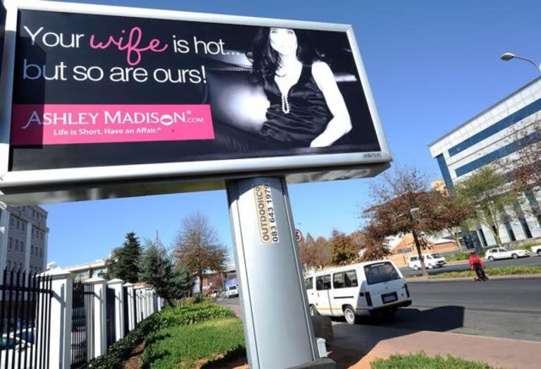 "Tu esposa es sexy pero también lo son las nuestras", dice una publicidad de Ashley Madison previa al escándalo