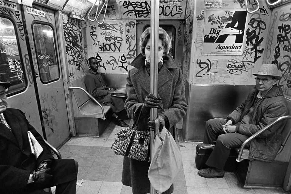 Richard Sandler’s ‘The Eyes of The City’ — photos of street life in Boston and New York, 1977-2001