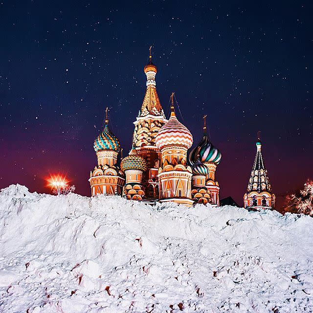 <p>When it comes to style, Makeeva's photos are defined by both sharp lines and movement. Case in point: This photo that reveals the crisp details of the iconic St. Basil's Cathedral as well as falling snow after a heavy snowstorm.</p>