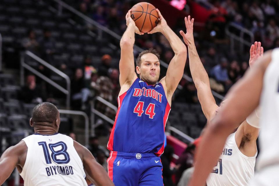 Bojan Bogdanovic makes a pass during a Pistons loss against the Grizzlies, Dec. 6, 2023.