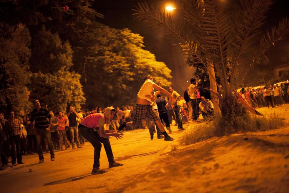 Egyptian protesters attack the Muslim Brotherhood headquarters