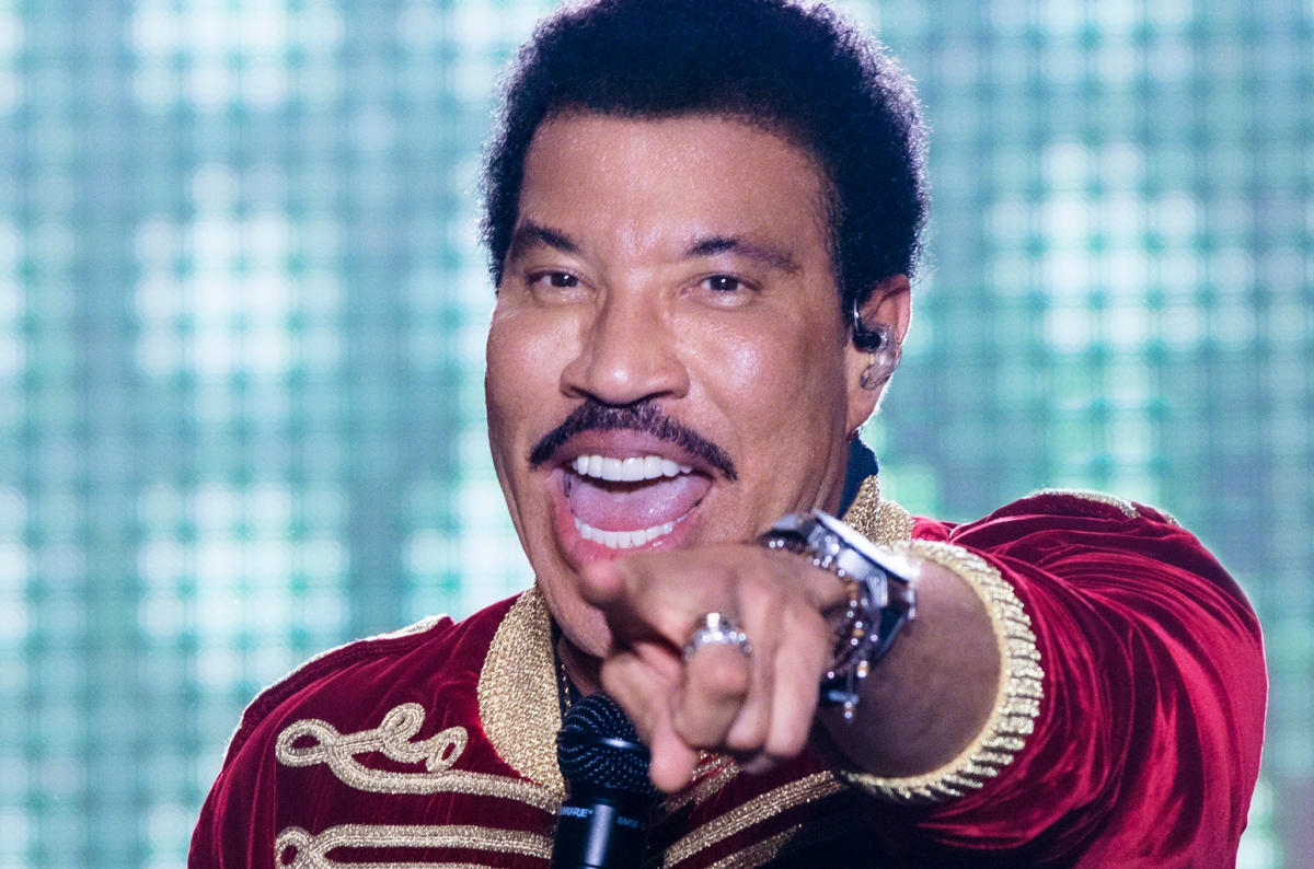 Lionel Richie Is Teaming Up With Earth, Wind & Fire for 2023 Sing a