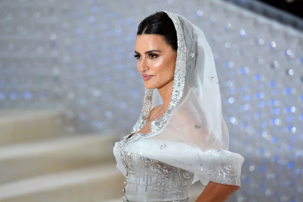 new york, new york may 01 penélope cruz attends the 2023 met gala celebrating karl lagerfeld a line of beauty at the metropolitan museum of art on may 01, 2023 in new york city photo by noam galaigathe hollywood reporter via getty images