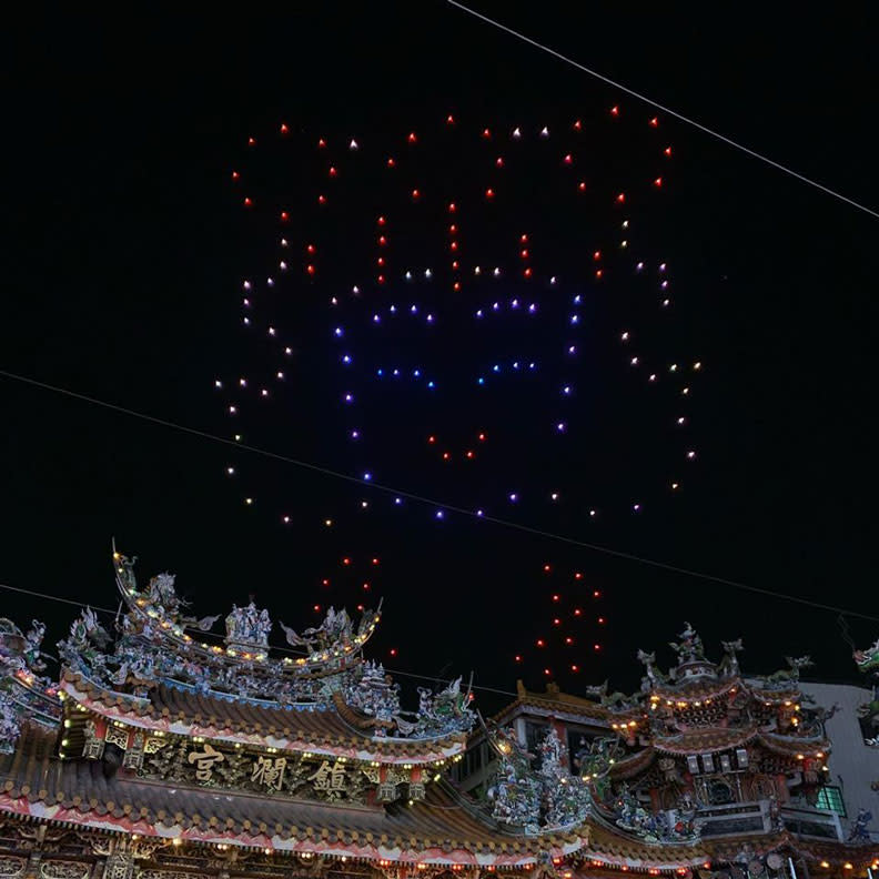 21日晚間，廟方安排150架無人機，在鎮瀾宮上方排列出媽祖圖像。取自大甲鎮瀾宮臉書