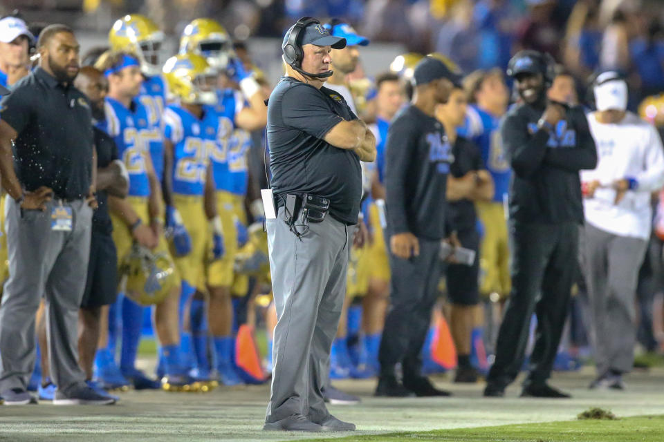 UCLA is 0-3 and the father of quarterback Dorian Thompson-Robinson is not happy with Chip Kelly. (Getty)