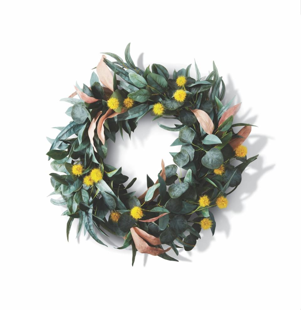 8) Faux Olive Leaf & Crespedia Wreath