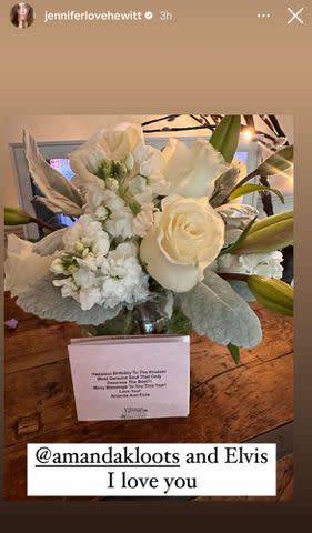 <p>Jennifer Love Hewitt/Instagram</p> Jennifer Love Hewitt shares photo of gift she received from Amanda Kloots