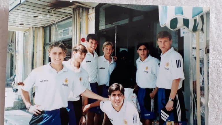 Con los chicos de la Sub 20: Arangio, Pezzuti, Garrone, Lombardi, Sorín y Mariano Juan