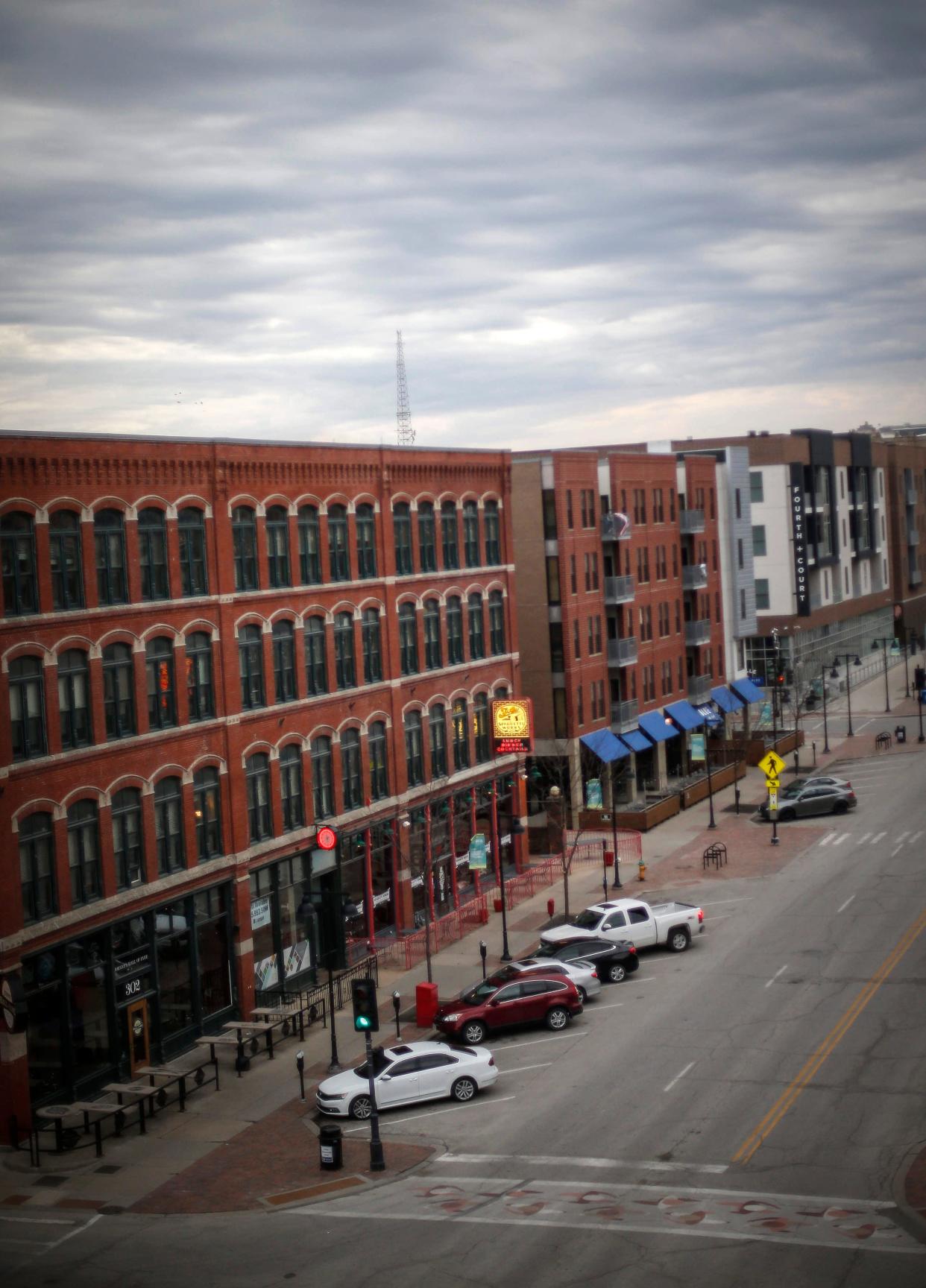 Des Moines' Historic Court Avenue District is in decline, concludes a consultant report for the city that proposes several measures to revive it.