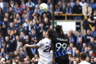 Fiorentina's Lucas Martinez Quarta, left, goes up against Brugge's Igor Thiago during the Europa Conference League semi-final second leg soccer match between Club Brugge and Fiorentina at the Jan Breydel Stadium in Bruges, Belgium, Wednesday, May 8, 2024. (AP Photo/Omar Havana)