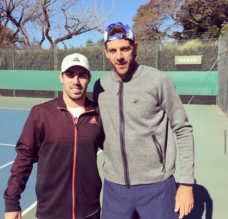 Agustín Torre durante un entrenamiento con Juan Martín del Potro, en 2017, en el Tenis Club Argentino de Palermo