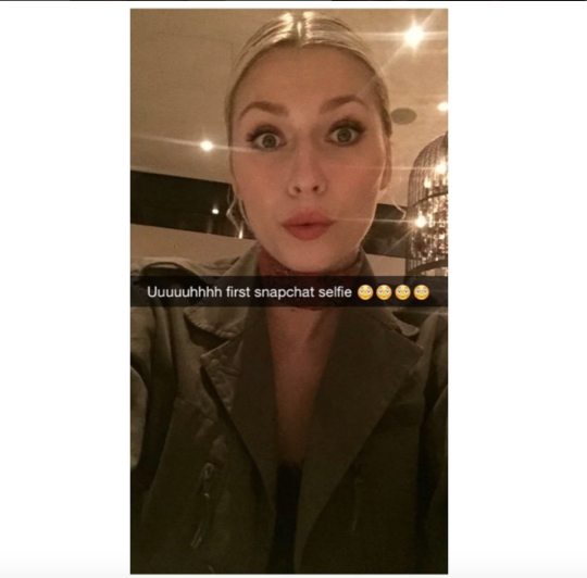 Der Hype hat auch Lena Gerke erreicht. Ihr erstes Snapchat-Selfie teilte das deutsche Model über Instagram. Zu finden ist sie unter dem Namen „whatsupwithlena". (Bild: Instagram/lenagercke)