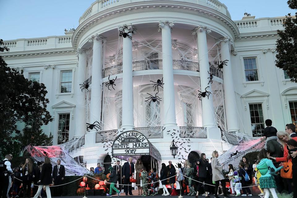 Melania and Donald Trump spook kids at the White House