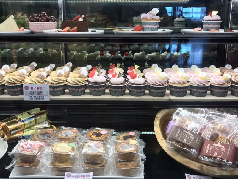 台北國際烘焙暨設備展於16日至19日於南港展覽館舉辦，現場陳列了各式各樣的糕點麵包。（Photo by 簡嘉佑／台灣醒報）