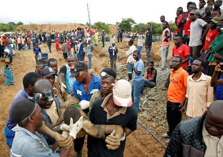 A rescued artisinal miner is carried from a pit as retrieval efforts proceed for trapped illegal gold miners in Kadoma, Zimbabwe, February 16, 2019. REUTERS/Philimon Bulawayo