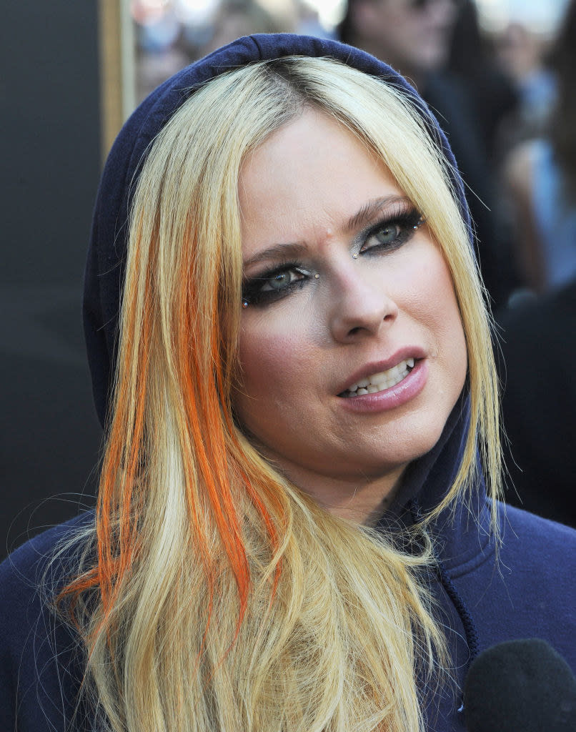 close up of avril