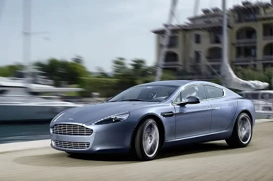 ▲本次發生事故的Aston Martin，應是5門4座車款「Rapide」，而從車頭造型研判，年份大約是2013年之前的版本。（示意圖／取自網路）