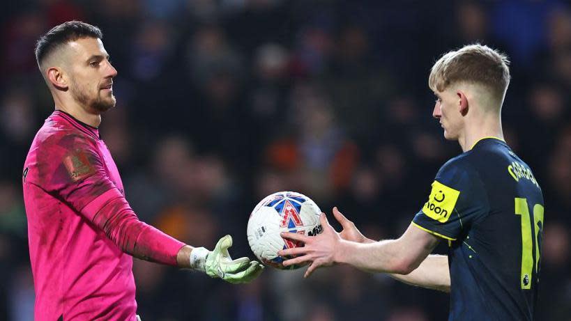 Martin Dubravka and Anthony Gordon for Newcastle