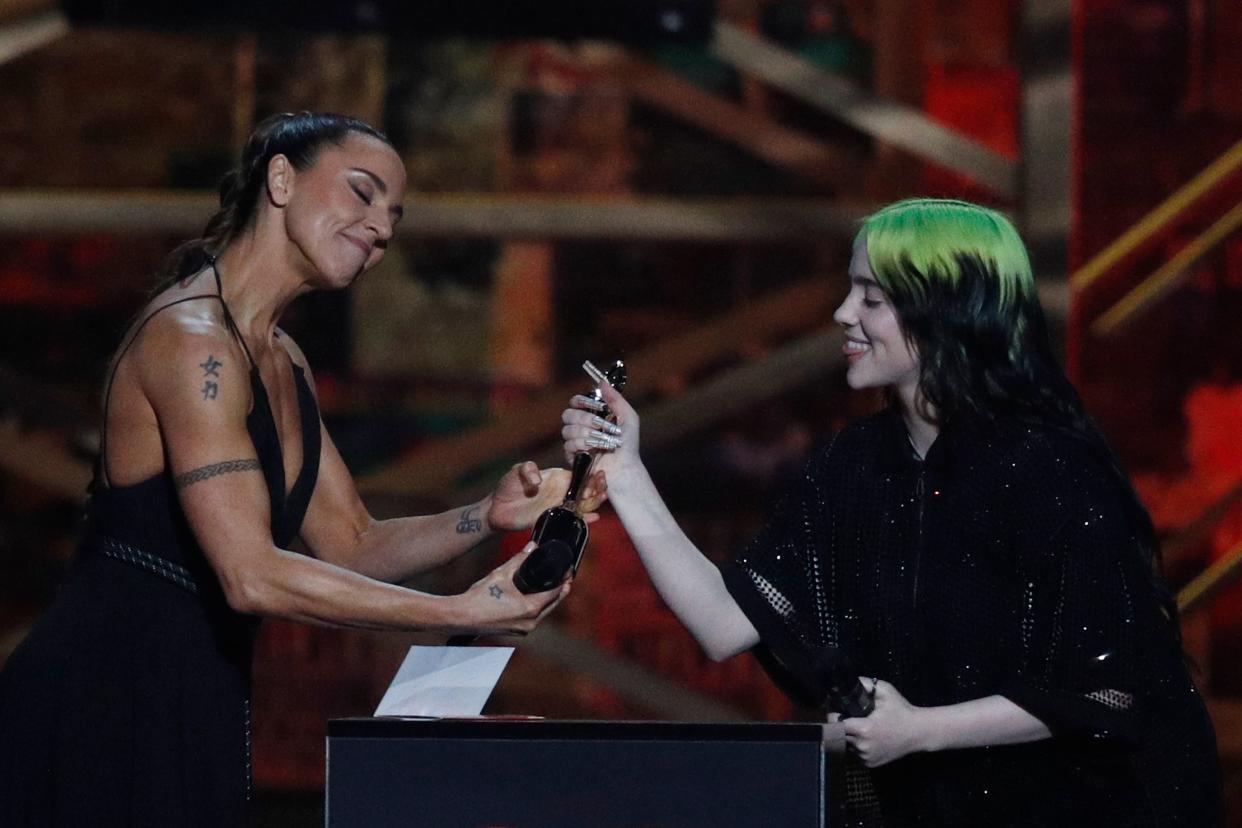 British singer-songwriter Mel C (L) presents the International Female Solo Artist award to US singer-songwriter Billie Eilish (R) during the BRIT Awards 2020 ceremony and live show in London on February 18, 2020. (Photo by Adrian DENNIS / AFP) / RESTRICTED TO EDITORIAL USE  NO POSTERS  NO MERCHANDISE NO USE IN PUBLICATIONS DEVOTED TO ARTISTS (Photo by ADRIAN DENNIS/AFP via Getty Images)