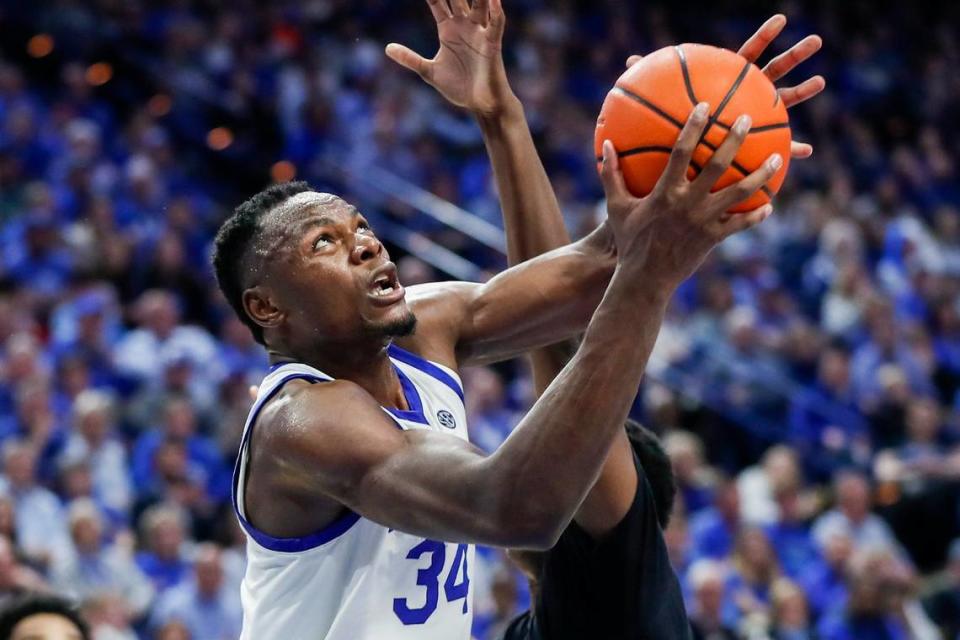 Oscar Tshiebwe was a unanimous national player of the year selection during his breakout junior season in 2021-22 at UK.