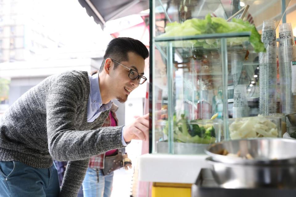 鹹水雞店很多，Tony只愛台北東區「欲罷不能鹹水雞麻辣雞」，有剛入行的回憶，會特別跑來買解饞。