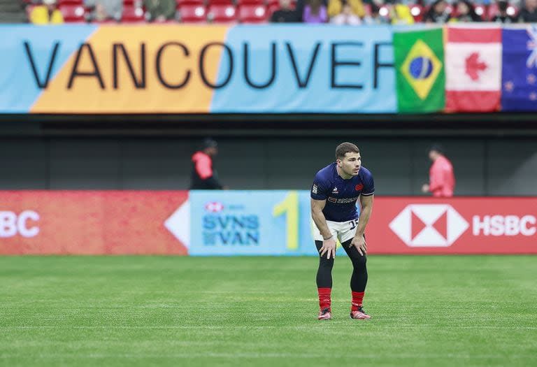 Antoine Dupont, el mejor rugbier del planeta, es todo un aliciente para el seven como especialidad; el francés se cruzó a Luciano González después de la final de Vancouver y felicitó al riojano.